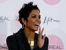 HalleBerryHollywoodReportersAnnualPower100WomenInEntertainmentBreakfast_109.jpg