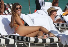 Aida Yespica in bikini on the beach in Miami_19.jpg
