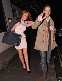 AmyChilds_Mayfaircandids7thJan20118.jpg