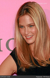 bar-refaeli-2010-passionata-collection-bar-0x4k_D.jpg