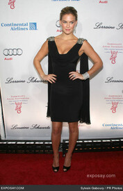 bar-refaeli-2009-angel-ball-benefit-08u7q_C.jpg