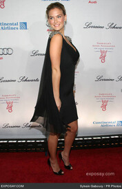 bar-refaeli-2009-angel-ball-benefit-0_PMx5n.jpg