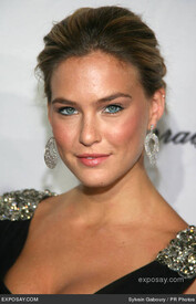 bar-refaeli-2009-angel-ball-benefit-_N2ti48.jpg