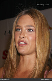 bar-refaeli-2009-sports-illustrated-swimsuit-_NLF.jpg