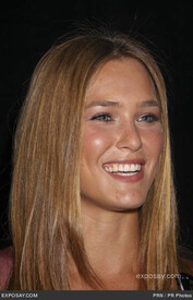 bar-refaeli-2009-sports-illustrated-swimsuit-e_Tm.jpg