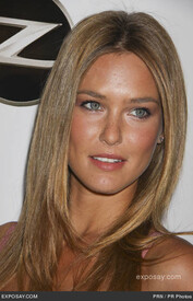 bar-refaeli-2009-sports-illustrated-swimsuit-em_Z.jpg