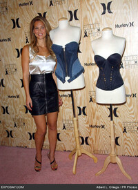 th_002_bar_refaeli_2nd_annual_hurley_art_chest_arrivals.jpg