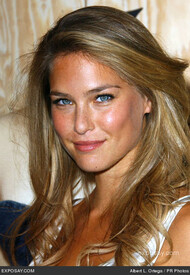 th_019_bar_refaeli_2nd_annual_hurley_art_chest_arrivals.jpg