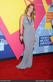 th_003_bar_refaeli_2008_mtv_video_music_awards_arrivals.jpg