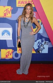 th_006_bar_refaeli_2008_mtv_video_music_awards_arrivals.jpg