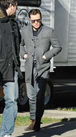 Ed_Westwick_on_the_set_of_Gossip_Girl_in_New_York_City_December_1_2011_003.jpg