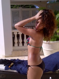 Rihanna in Barbados 29.12.2011_02.jpg