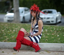 Bai Ling shopping for Christmas in Beverly Hills 24.12.2011_04.jpg