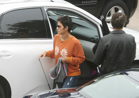 Halle Berry out in Los Angeles 30.12.2011_10.jpg