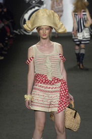 celebrity_city_Anna_Sui_NY_Fashion_Show_44.jpg
