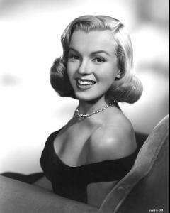 28036_MarilynMonroe_TheAsphaltJunglePhotoshoots_1_1950_06_122_486lo.jpg