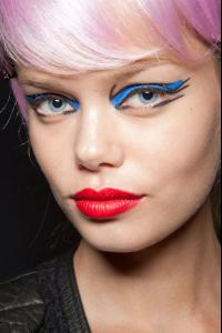 Anna_Sui_Spring_2013_Backstage_e_QAxv_S0_CC61x.jpg