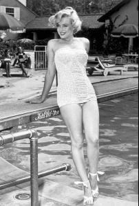 41914_MarilynMonroe_BathingSuit_1951_01_122_413lo.jpg