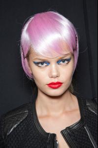 Anna_Sui_Spring_2013_Backstage_N8azj_LMg_Q_Nx.jpg