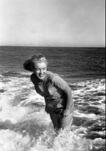 54100_MarilynMonroe_MalibuBeach_BillBurnside_1948_03_122_12lo.jpg