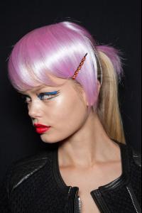 Anna_Sui_Spring_2013_Backstage_eib8_NQHlilgx.jpg