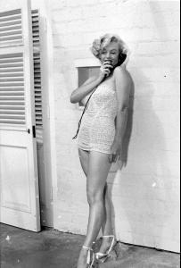 41940_MarilynMonroe_BathingSuit_1951_03_122_567lo.jpg