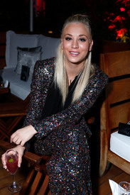 kaley_cuoco_attends_the_voli_light_vodka_benefit_at_skybar_at_the_mondrian_in_los_angeles_20121206_001.jpg