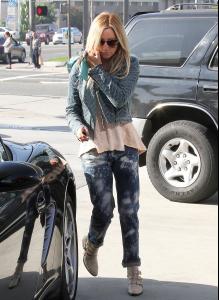 Pumping gas at the gas station in Glendale - December 7. (8).jpg