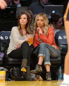 __Samantha_Droke_-_Los_Angeles_Lakers_vs_Orlando_Magic_-_December_2__2012.jpg