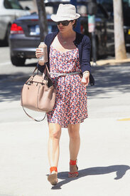 selma_blair_floral_dress_gray.jpg