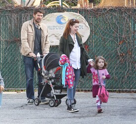 Alyson Hannigan - Picks up her kid from school - December 4, 2012. (1).jpg
