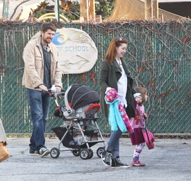 Alyson Hannigan - Picks up her kid from school - December 4, 2012. (3).jpg