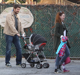 Alyson Hannigan - Picks up her kid from school - December 4, 2012. (4).jpg