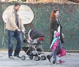 Alyson Hannigan - Picks up her kid from school - December 4, 2012. (5).jpg