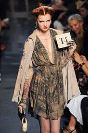 Jean_Paul_Gaultier_Spring_2012_eg_H0jx_Eir7dx.jpg