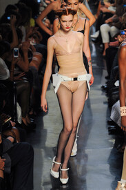 Jean_Paul_Gaultier_Spring_2012_i-6_p_E52_MQPx.jpg