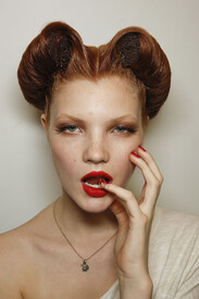 Jean_Paul_Gaultier_Spring_2012_Backstage_Ez_I5p_Aa.jpg