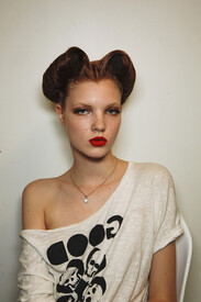 Jean_Paul_Gaultier_Spring_2012_Backstage_R6_MLNNN.jpg