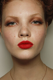 Jean_Paul_Gaultier_Spring_2012_Backstage_r_Ck_Iq1y.jpg