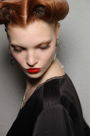 Jean_Paul_Gaultier_Spring_2012_Backstage_e_G8oz_ET.jpg