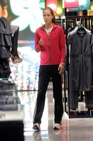 Ana_Ivanovic_shopping_at_Armani_Boutique 005.jpg