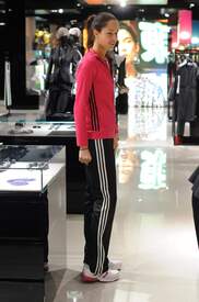 Ana_Ivanovic_shopping_at_Armani_Boutique 014.jpg