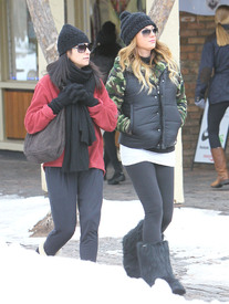 Daisy Fuentes Christmas shopping in Aspen_122412_12.jpg