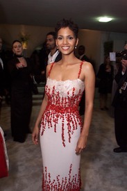 HalleBerry57thAnnualGoldenGlobeAwards01.24.20031.jpg