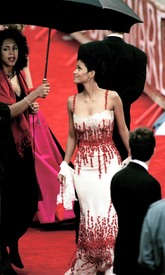 HalleBerry57thAnnualGoldenGlobeAwards01.24.200312.jpg