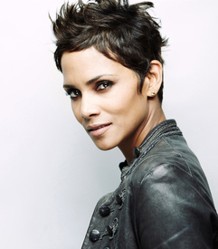 HalleBerry2010SAGAwardsPhotoshootByMaartenDeBoer2.jpg