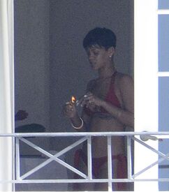 rihanna0266.jpg