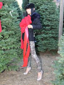 Bai Ling christmas tree shopping in Hollywood 20.12.2012_13.jpg