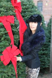 Bai Ling christmas tree shopping in Hollywood 20.12.2012_14.jpg