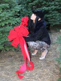 Bai Ling christmas tree shopping in Hollywood 20.12.2012_16.jpg